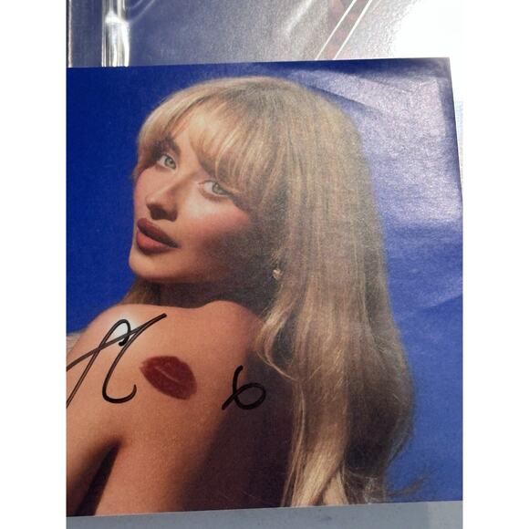 Sabrina Carpenter KISS On Front Short N’ Sweet Signed Photo And Signed Card - #2 - Picture 4 of 8